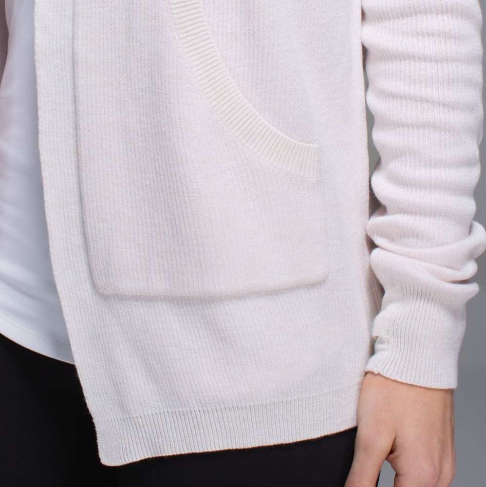 Lululemon Cabin Yogi Wrap in Heathered White / Neutral Blush - Picture 4 of 13